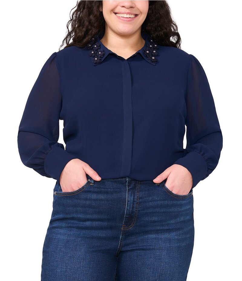 セセ レディース トップス シャツ フラワー柄 ジョーゼット プラスサイズ ブラウス フラワー CeCe Plus Size Georgette Floral 3D Applique Pointed Collar Long Sleeve Hidden Button Front Blouse Classic Navy ネイビー