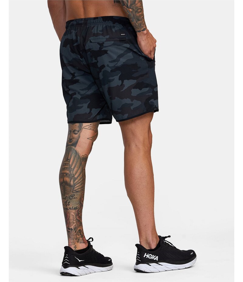 ルーカ メンズ ボトムス ハーフパンツ・ショーツ ストレッチ Camouflage RVCA Yogger Performance Stretch 17 Outseam Print Walk Shorts