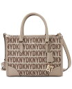 ■ブランド DKNY (ダナ キャラン ニューヨーク)■商品名 Perri Soho Logo Small Box Satchel■商品は海外よりお取り寄せの商品となりますので、お届けまで10日-14日前後お時間頂いております。 ■ブランド・商品・デザインによって大きな差異がある場合があります。 ■あくまで平均的なサイズ表ですので「目安」として参考にしてください。 ■お届けの商品は1枚目のお写真となります。色展開がある場合、2枚目以降は参考画像となる場合がございます。 ■只今、一部を除くすべて商品につきまして、期間限定で送料無料となります。 ※沖縄・離島・一部地域は追加送料(3,300円)が掛かります。