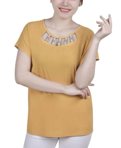 【送料無料】 ニューヨークコレクション レディース シャツ トップス Petite Short Sleeve Knit Top with Hardware Golden Glow 【送料無料】 ニューヨークコレクション レディース シャツ トップス Petite Short Sleeve Knit Top with Hardware Golden Glow