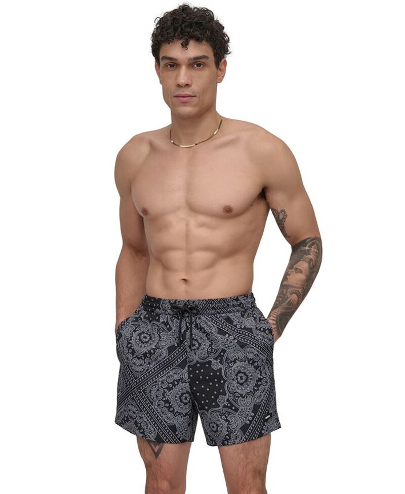 【送料無料】 ダナ キャラン ニューヨーク メンズ ハーフパンツ・ショーツ 水着 Men's Euro Black & White Bandana Print Performance 5" Volley Shorts Bandana