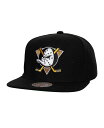 【送料無料】 ミッチェル&ネス メンズ 帽子 アクセサリー Men's Black Anaheim Ducks Core Top Spot Snapback Hat Black