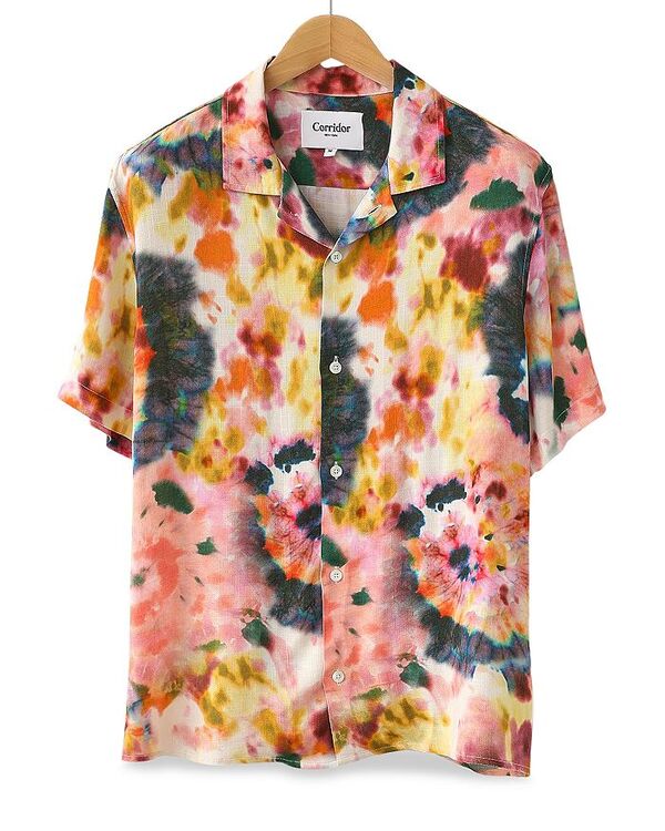 楽天ReVida 楽天市場店【送料無料】 コリドー メンズ シャツ トップス Tie Dye Regular Fit Short Sleeve Camp Shirt Pink