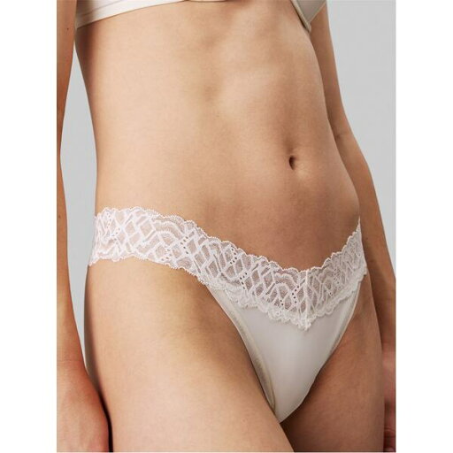 【送料無料】 カルバンクライン レディース パンツ アンダーウェア THONG Ivory 【送料無料】 カルバンクライン レディース パンツ アンダーウェア THONG Ivory