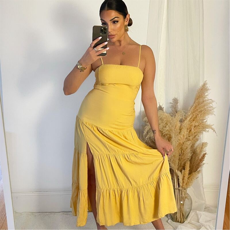 【送料無料】 アックスパリ レディース ワンピース トップス Yellow Strappy Smock Midi Dress Yellow
