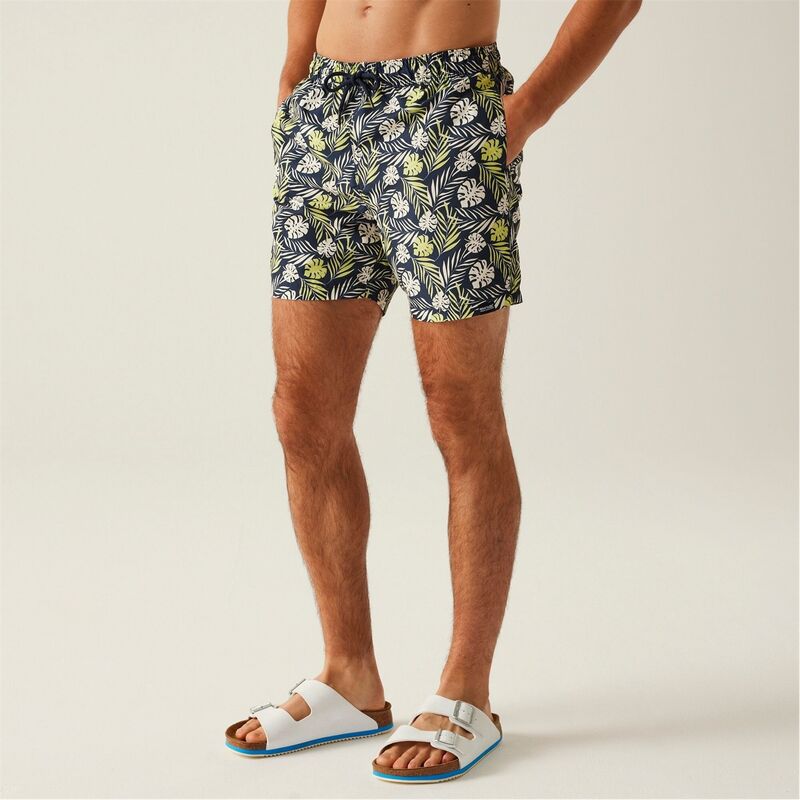 【送料無料】 レガッタ メンズ ハーフパンツ・ショーツ 水着 Loras Swim Shorts Navy Leaf
