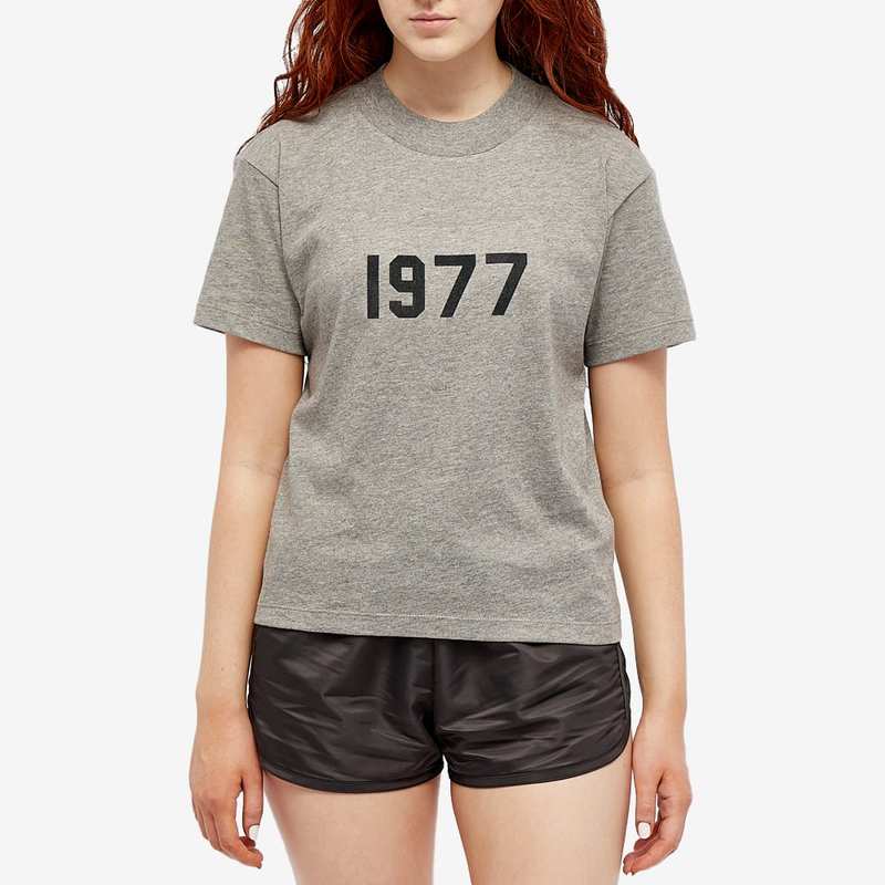 フィアオブゴッド レディース Tシャツ トップス Fear of God ESSENTIALS Women's 1977 Tee Dark Oatmeal