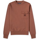 【送料無料】 フレッドペリー メンズ パーカー・スウェット アウター Fred Perry Badge Crew Sweat Whisky Brown