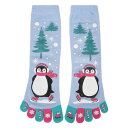【送料無料】 メモイ レディース 靴下 アンダーウェア Festive Skating Penguin Non-skid Toe Socks Light Blue(4)