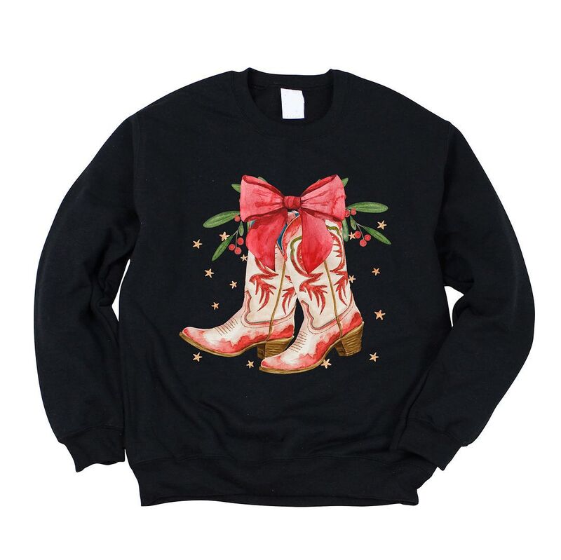 【送料無料】 Simply Sage Market レディース Tシャツ トップス Coquette Cowgirl Christmas Boots Swe..