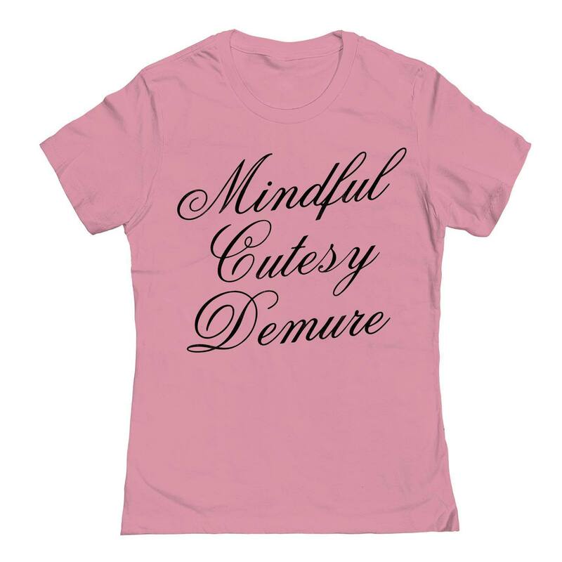 【送料無料】 アンブランデッド レディース Tシャツ トップス Junior's / Women's Mindful Cutesy Demure Graphic Tee Light Pink