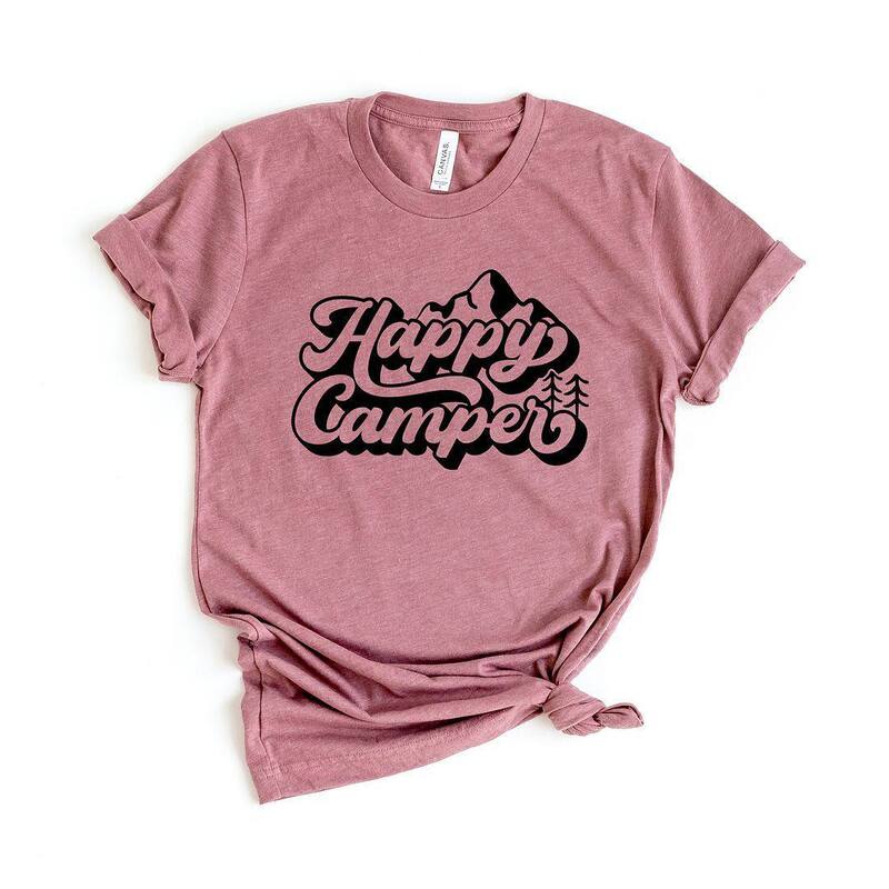 【送料無料】 Simply Sage Market レディース Tシャツ トップス Happy Camper Mountain Short Sleeve Graphic Tee Mauve