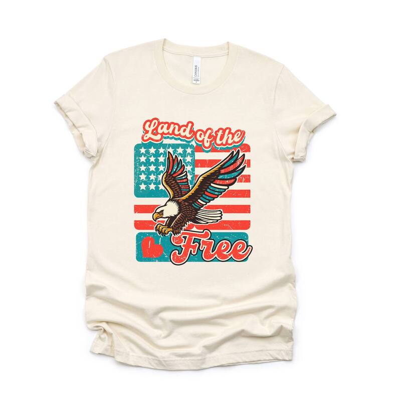 【送料無料】 Simply Sage Market レディース Tシャツ トップス Distressed Patriotic Free Eagle Short Sleeve Graphic Tee Cream