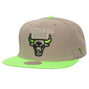 【送料無料】 ミッチェル&ネス メンズ 帽子 アクセサリー Men's Mitchell & Ness Gray/Neon Green Chicago Bulls Core V Snapback Hat Bul Grey(4)