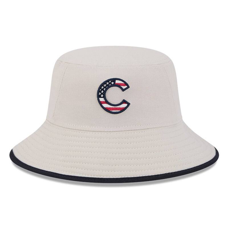 【送料無料】 ニューエラ メンズ 帽子 アクセサリー Men's New Era Khaki Chicago Cubs 2024 Fourth of July Bucket Hat Cub Beig K