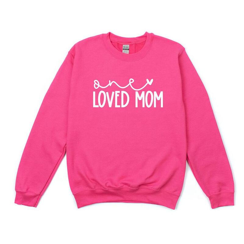 【送料無料】 Simply Sage Market レディース Tシャツ トップス One Loved Mom Sweatshirt Raspberry