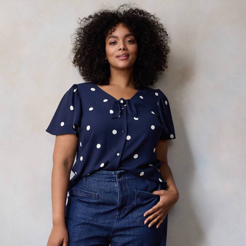 【送料無料】 LC Lauren Conrad レディース シャツ トップス Plus Size LC Lauren Conrad Woven Tie-Front Flutter Sleeve Top Navy Audrey Dot