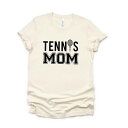 【送料無料】 Simply Sage Market レディース Tシャツ トップス Tennis Mom Short Sleeve Graphic Tee Cream