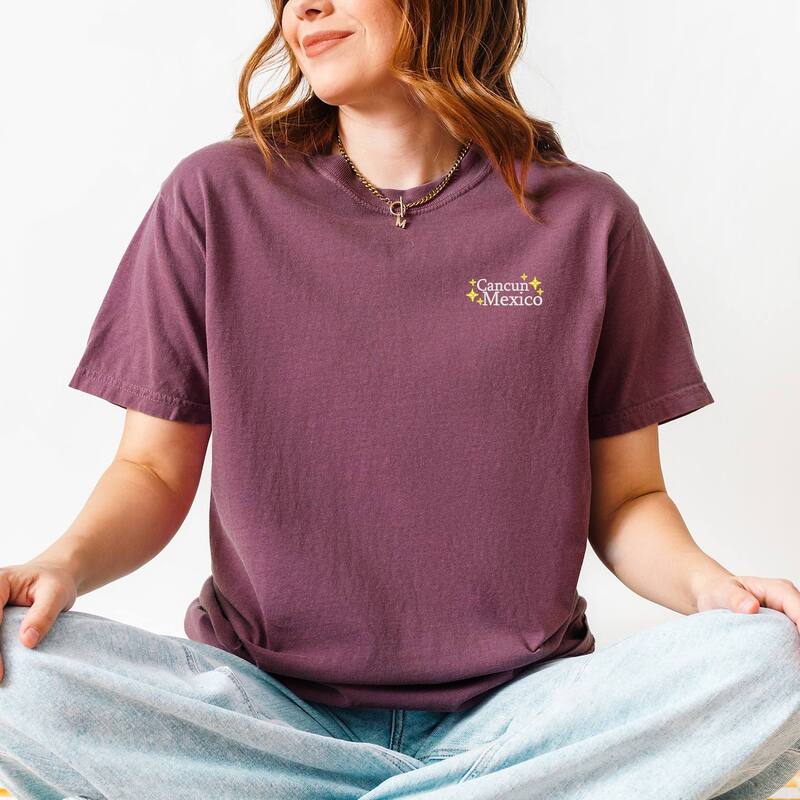 【送料無料】 Simply Sage Market レディース Tシャツ トップス Simply Sage Market Embroidered Cancun Mexico Stars Garment Dyed Tee Berry(4)