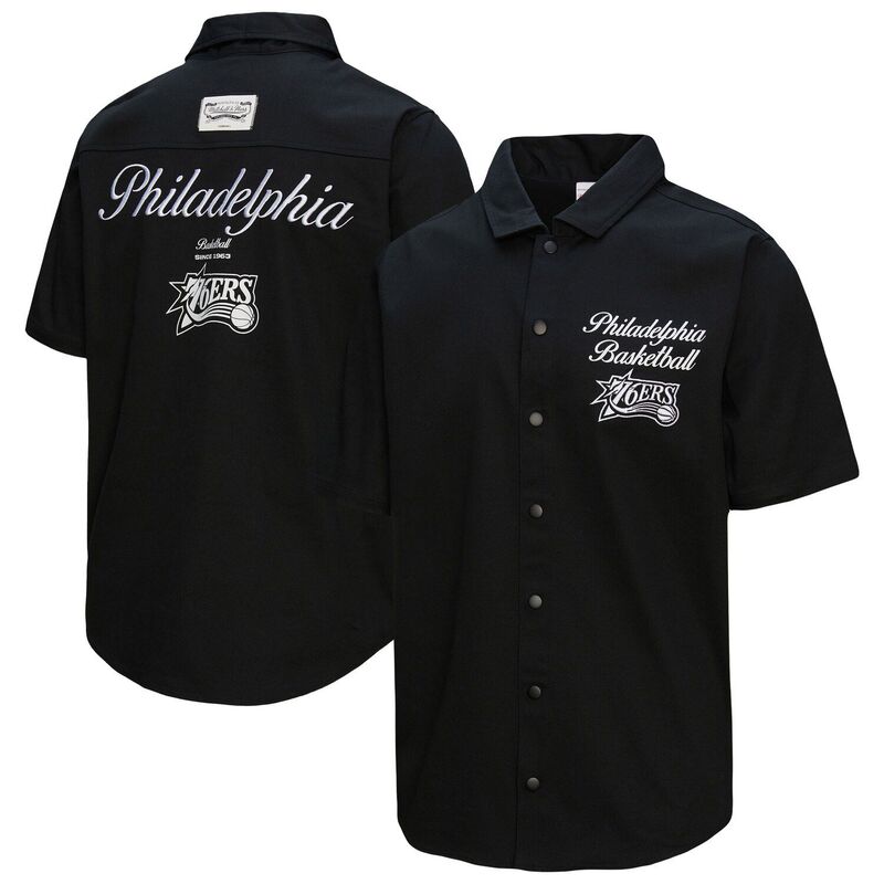 ミッチェル&ネス メンズ トップス Tシャツ Men's Mitchell & Ness Black Philadelphia 76ers Hardwood Classics Camp Shirt 76r Black ブラック(4)