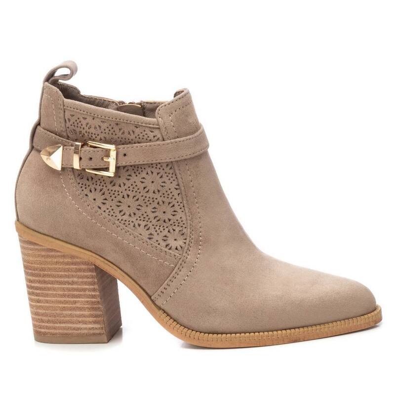 【送料無料】 キシタイ レディース ブーツ・レインブーツ シューズ Women's Suede Ankle Booties By XTI 143883 Taupe