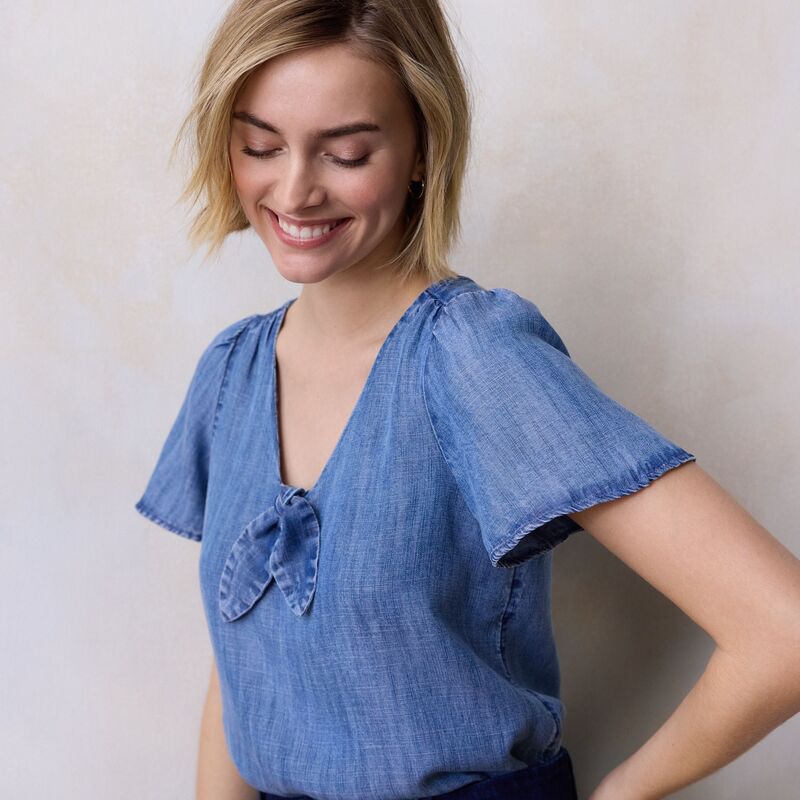 【送料無料】 LC Lauren Conrad レディース シャツ トップス Women's LC Lauren Conrad Woven V-Neck Tee with Tie Enzyme Acd Tencel Wash