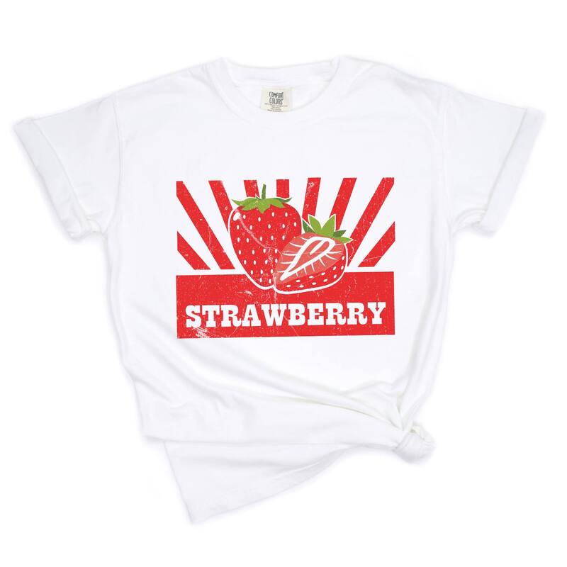 【送料無料】 Simply Sage Market レディース Tシャツ トップス Simply Sage Market Strawberry Rays Garment Dyed Tee White