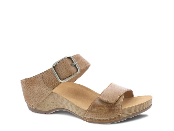 【送料無料】 ダンスコ レディース サンダル シューズ Tanya Sandal Brown