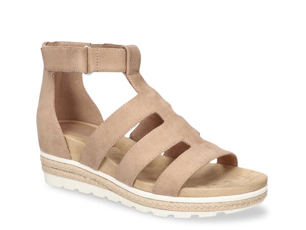 【送料無料】 ベラヴィータ レディース サンダル シューズ Zinia Wedge Sandal Almond Taupe