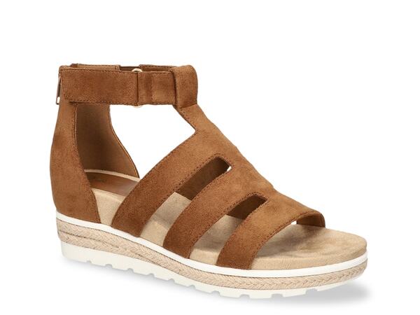 【送料無料】 ベラヴィータ レディース サンダル シューズ Zinia Wedge Sandal Cognac Brown