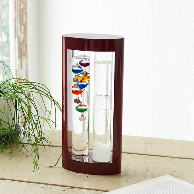 ●セット内容／12.5×6×28cm・天然木、ホウケイ酸ガラス、パラフィンオイル、エタノール、天然樟脳、水他・［中国製］●箱サイズ／12.3×19.5×35.7cm・80サイズ・1000g室温の変化で球体が浮き沈みする温度計と、気候の変化で...