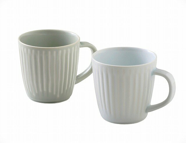 ●材質／磁器●セット内容／商品φ85×90mm（325ml）×2●箱サイズ／箱115×185×95mm●原産国／JPN●重量／500g波佐見焼 約400年前、佐賀県有田町の地に日本で初めての磁器—有田焼が誕生しました。そして、同時期に長崎県波佐見町で誕生したのが波佐見焼です。古くから大衆向けの食器を生産してきた波佐見焼は、長い歴史を持つ日本の伝統的な焼物です。