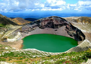 絵画風 壁紙ポスター (はがせるシール式) 蔵王連峰 御釜 おかま 五色沼 外輪山 キャラクロ ZAO-001A2 (A2版 594mm×420mm) <日本製> ウォールステッカー お風呂ポスター