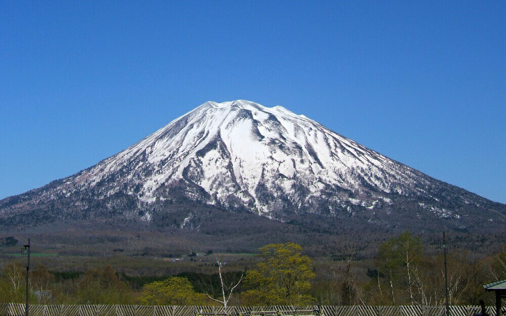 絵画風 壁紙ポスター (はがせるシール式) 羊蹄山 蝦夷富士 北海道 日本百名山 山岳 キャラクロ MYTZ-003W1 (ワイド版 921mm×576mm) ＜日本製＞ ウォールステッカー お風呂ポスター