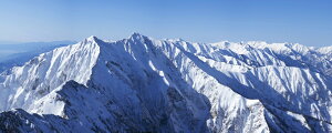 絵画風 壁紙ポスター (はがせるシール式) 後立山連峰のパノラマ雪景色 鹿島槍ヶ岳 北アルプス 飛騨山脈 登山 キャラクロ M-NALP-003P1 (パノラマ版 1440mm×576mm) <日本製> ウォールステッカー お風呂ポスター