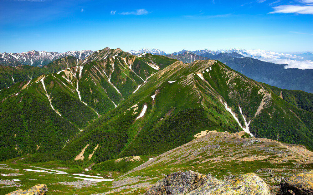 絵画風 壁紙ポスター (はがせるシール式) 大天井岳 常念山脈 北アルプス 飛騨山脈 登山 キャラクロ M-NALP-005W1 (ワイド版 921mm×576mm) <日本製> ウォールステッカー お風呂ポスター