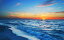 絵画風 壁紙ポスター (はがせるシール式) 夜明けのワイキキビーチ 空と波と日の出の絶景 ハワイ ポスター 海 キャラクロ SWAV-007W2 (ワイド版 603mm×376mm) ＜日本製＞ ウォールステッカー お風呂ポスター