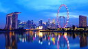 絵画風 壁紙ポスター （はがせるシール式） シンガポール 夕暮れ 夜景 パノラマ マリーナ・ベイ キャラクロ SGP-006S1 （1024mm×576mm） 建築用壁紙＋耐候性塗料 インテリア