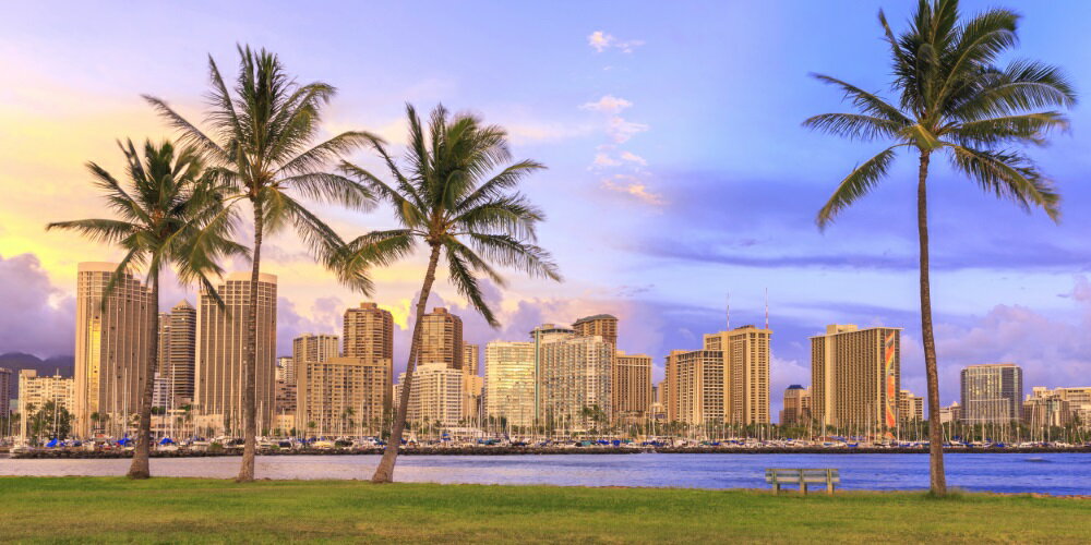 絵画風 壁紙ポスター (はがせるシール式) ハワイ ホノルル ビーチパークの朝焼け オアフ島 海 パノラマ キャラクロ HWI-102S1 (1152mm×576mm) ＜日本製＞ ウォールステッカー お風呂ポスター