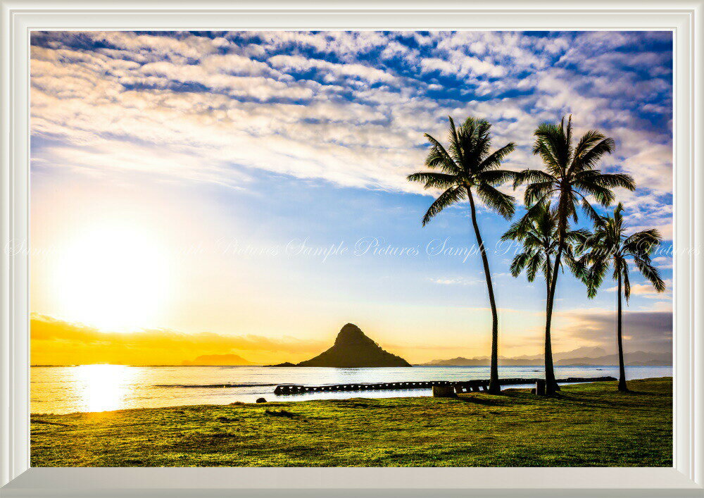 絵画風 壁紙ポスター (はがせるシール式) -窓の景色- ハワイ オアフ島の夕陽とチャイナマンズ・ハット(モリコイ) カハナ 無人島 海 山【扉なし窓仕様】 キャラクロ HWI-031NA2 (A2版 594mm×420mm) ＜日本製＞ ウォールステッカー お風呂ポスター