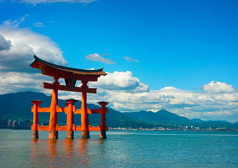 絵画風 壁紙ポスター (はがせるシール式) 厳島神社 大鳥居 宮島 日本三景 キャラクロ ISJ-003A2 (A2版 594mm×420mm) ＜日本製＞ ウォールステッカー お風呂ポスター