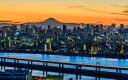 絵画風 壁紙ポスター (はがせるシール式) 夕焼けの東京パノラマ夜景と富士山 隅田川 東京都 キャラクロ TKY-006W2 (ワイド版 603mm×376mm) <日本製> ウォールステッカー お風呂ポスター