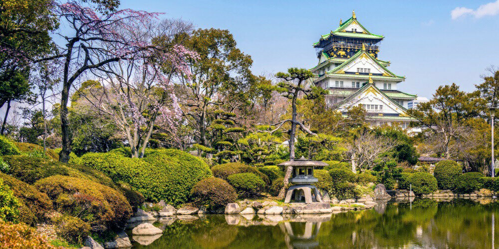 絵画風 壁紙ポスター (はがせるシール式) 大坂城 大坂城公園 日本庭園 紀州御殿の庭園 日本三名城 パノラマ キャラクロ OSJ-005S1 (1152mm×576mm) ＜日本製＞ ウォールステッカー お風呂ポスター