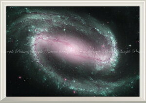 絵画風 壁紙ポスター (はがせるシール式) -窓の景色- 銀河 NGC 1300 棒渦巻銀河 ギャラクシー Milky Way 宇宙 銀河系 神秘 Pink 【扉なし窓仕様】 キャラクロ SPC-012NA1 (A1版 830mm×585mm) <日本製> ウォールステッカー お風呂ポスター