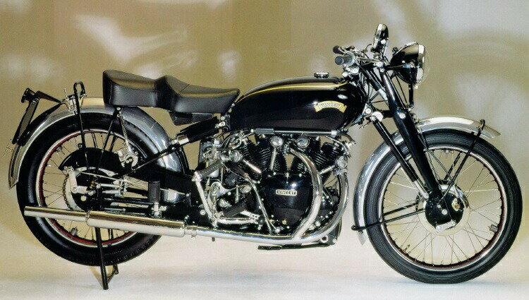 絵画風 壁紙ポスター (はがせるシール式) ヴィンセント HRD ブラックシャドー 1950年 世界最速 伝説の名車 バイク キャラクロ VCNT-001S2 (603mm×341mm) ＜日本製＞ ウォールステッカー お風呂ポスター