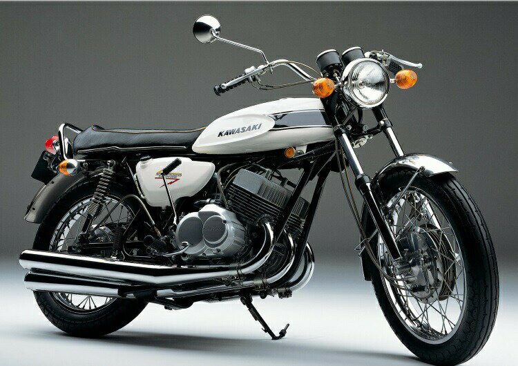 絵画風 壁紙ポスター (はがせるシール式) カワサキ 500SS 初期型H1 マッハ3 1969年 伝説のバイク キャラクロ K5SS-001A1 (A1版 830mm×585mm) ＜日本製＞ ウォールステッカー お風呂ポスター