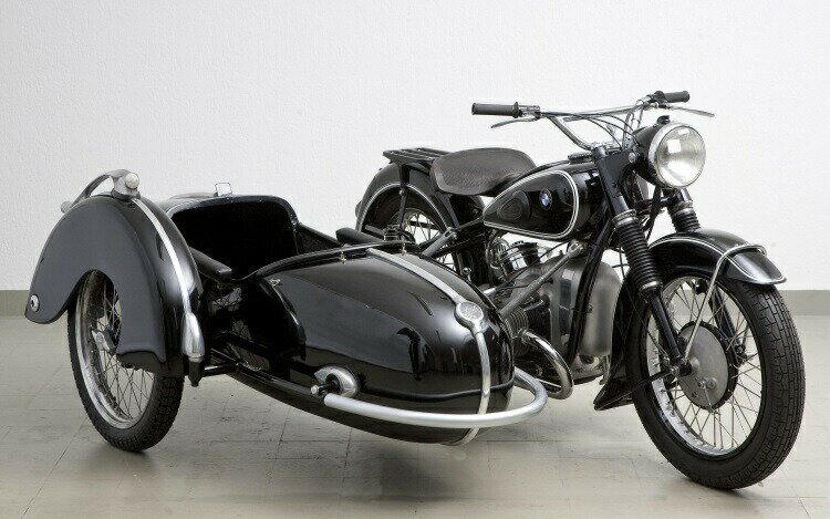 絵画風 壁紙ポスター (はがせるシール式) BMW R51-3 サイドカー 1951-55年 ヴィンテージ バイク キャラクロ BBMR-014W2 (ワイド版 603mm×376mm) ＜日本製＞ ウォールステッカー お風呂ポスター