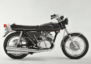 絵画風 壁紙ポスター (はがせるシール式) カワサキ 500-SS H1 マッハ3 黒 1969年 伝説のバイク キャラクロ K5SS-008A1 (A1版 830mm×585mm) <日本製> ウォールステッカー お風呂ポスター