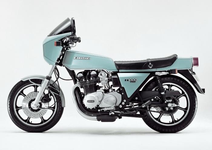 乐天商城 - 絵画風 壁紙ポスター (はがせるシール式) カワサキ Z1000 Z1-R 1981年 カフェレーサー 名車 バイク キャラクロ KZ1R-007A1 (A1版 830mm×585mm) ＜日本製＞ ウォールステッカー お風呂ポスター