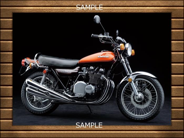 絵画風 壁紙ポスター (はがせるシール式) カワサキ 900-RS Z1 1972年 ゼットワン 名車 バイク 【額縁印刷／トリックアート】 キャラクロ KKZ1-005SGD2 (594mm×444mm) ＜日本製＞ ウォールステッカー お風呂ポスター